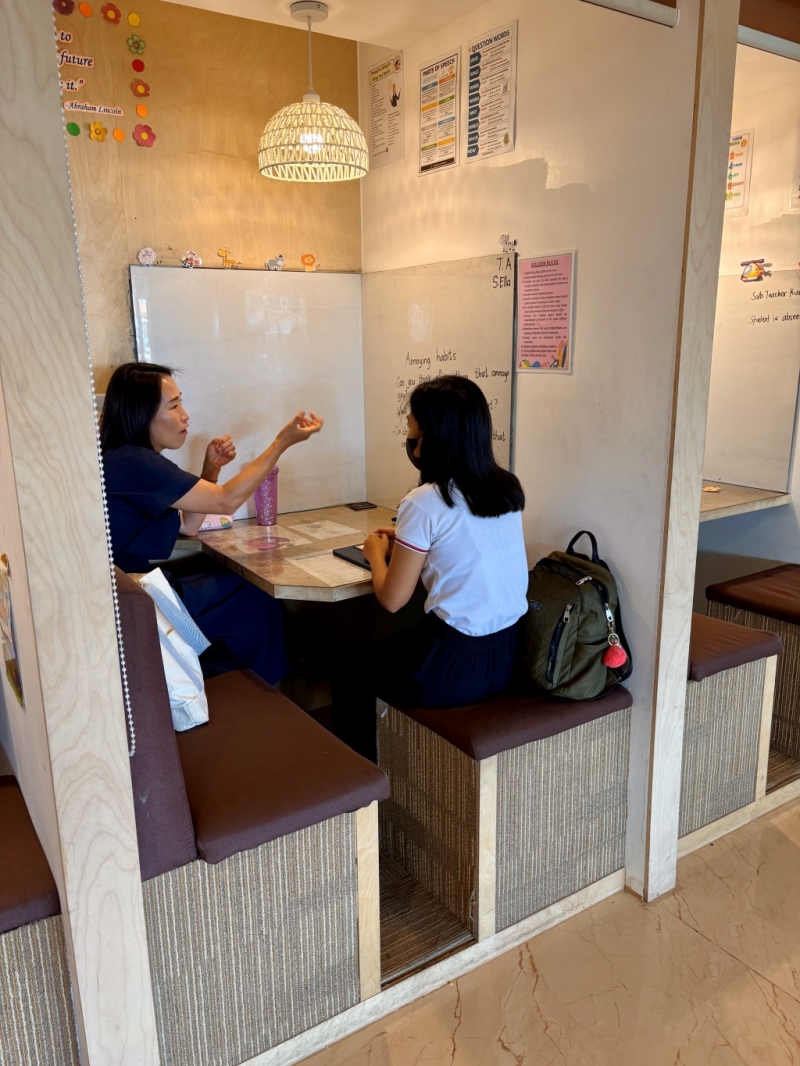 フィリピン留学 Cebu21 - SMEAG ENCANTO-class rooms&information boad-15